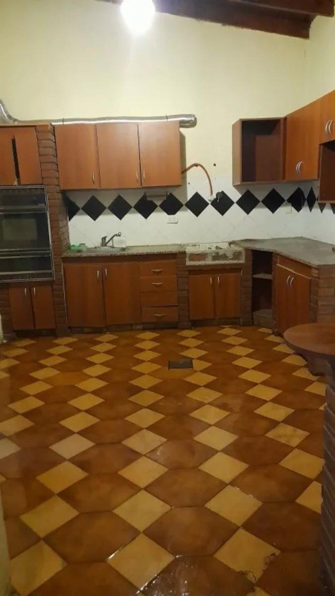 VENTA EN BLOCK - DOS DEPARTAMENTOS DE 2 Y 3 AMBIENTES - LOCAL COMERCIAL - RAMOS MEJIA - 4