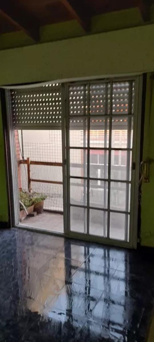 VENTA EN BLOCK - DOS DEPARTAMENTOS DE 2 Y 3 AMBIENTES - LOCAL COMERCIAL - RAMOS MEJIA - 5