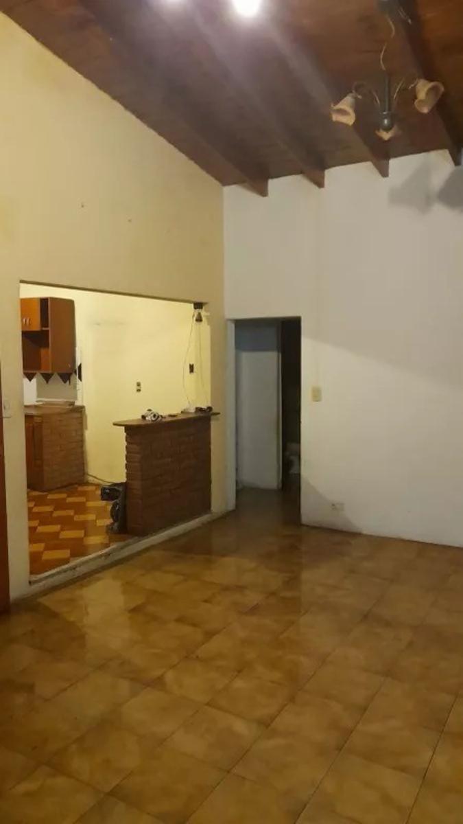 VENTA EN BLOCK - DOS DEPARTAMENTOS DE 2 Y 3 AMBIENTES - LOCAL COMERCIAL - RAMOS MEJIA - 8