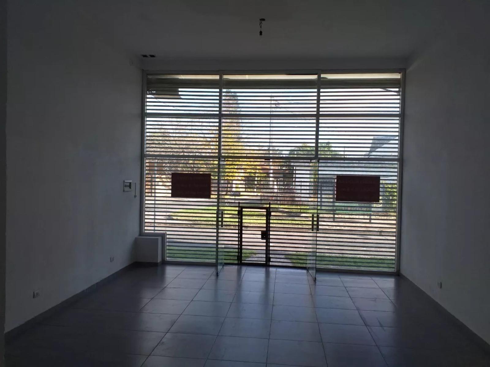 ALQUILER LOCAL COMERCIAL - ITUZAINGO - 3