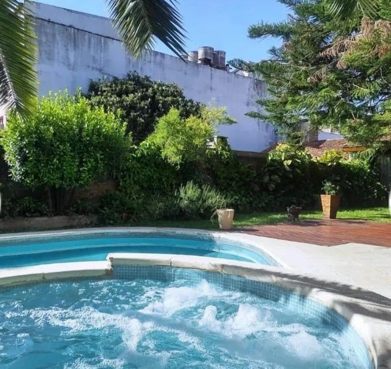 VENTA CASA 6 AMBIENTES CON PILETA,JARDIN Y TRES COCHERAS - LOMAS DEL MIRADOR — foto 6