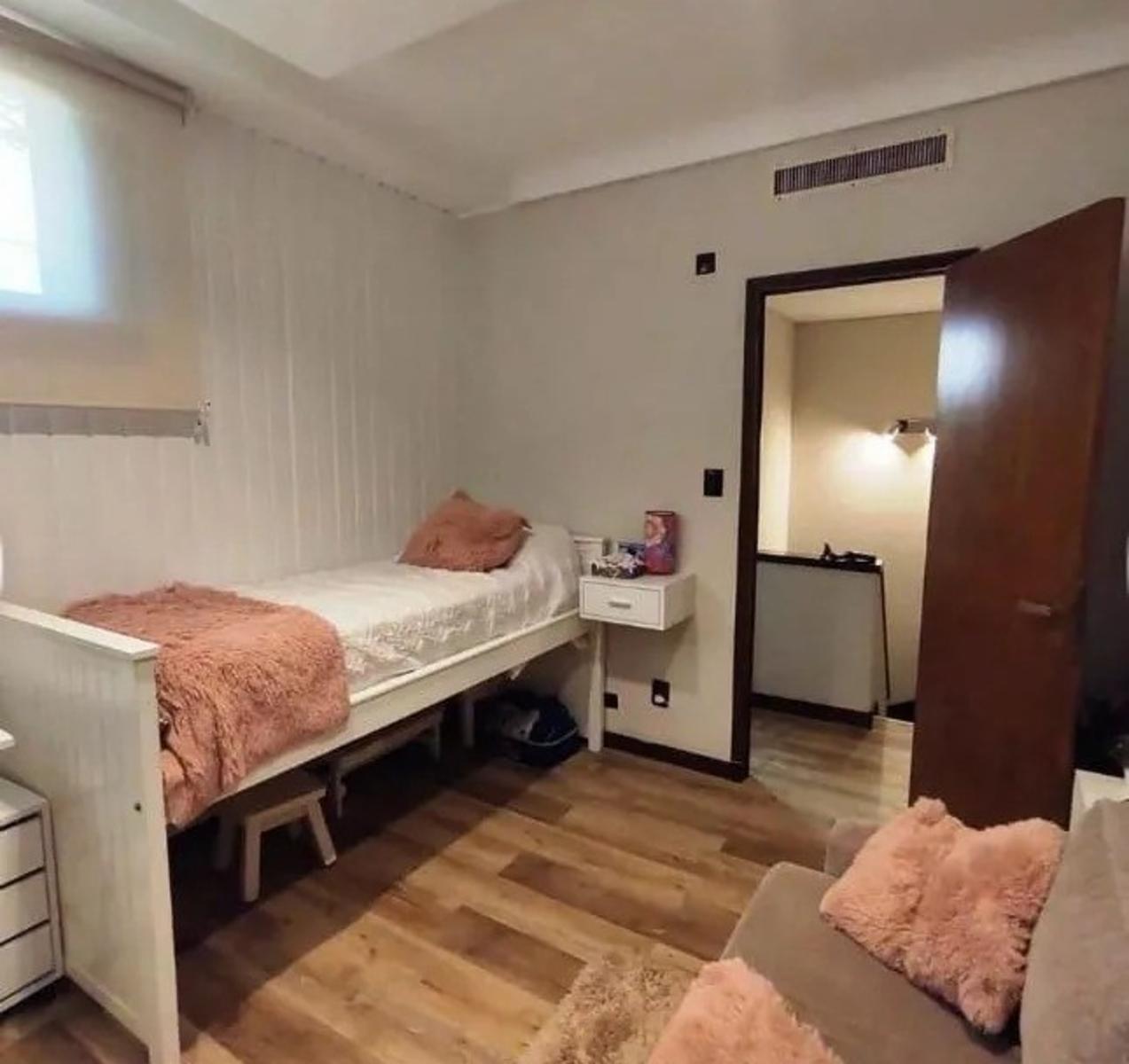 VENTA CASA 6 AMBIENTES CON PILETA,JARDIN Y TRES COCHERAS - LOMAS DEL MIRADOR — foto 9