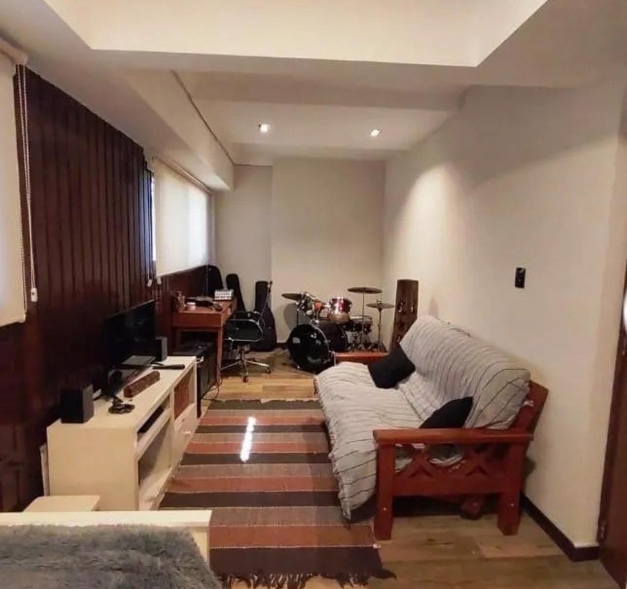 VENTA CASA 6 AMBIENTES CON PILETA,JARDIN Y TRES COCHERAS - LOMAS DEL MIRADOR — foto 10