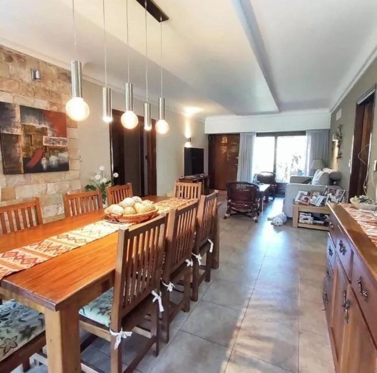 VENTA CASA 6 AMBIENTES CON PILETA,JARDIN Y TRES COCHERAS - LOMAS DEL MIRADOR — foto 12