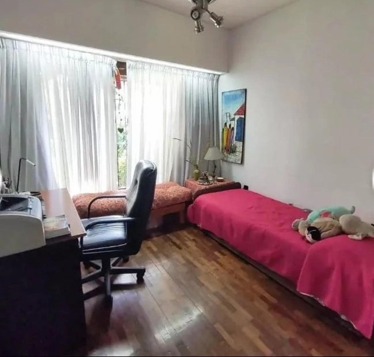 VENTA CASA 6 AMBIENTES CON PILETA,JARDIN Y TRES COCHERAS - LOMAS DEL MIRADOR — foto 14