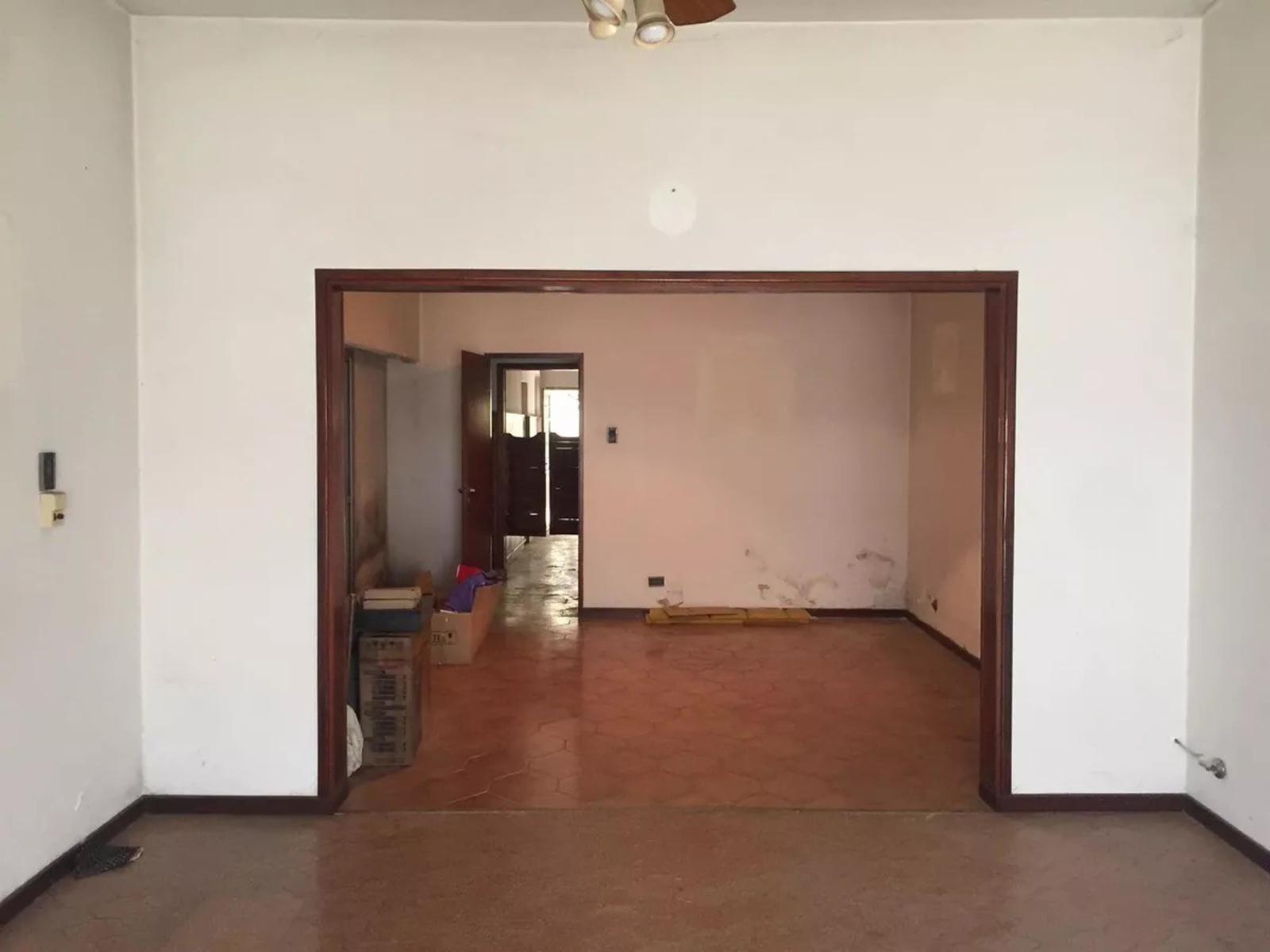 CASA 3 AMBIENTES A REFRACCIONAR SOBRE LOTE PROPIO - LOMAS DE MIRADOR — foto 2