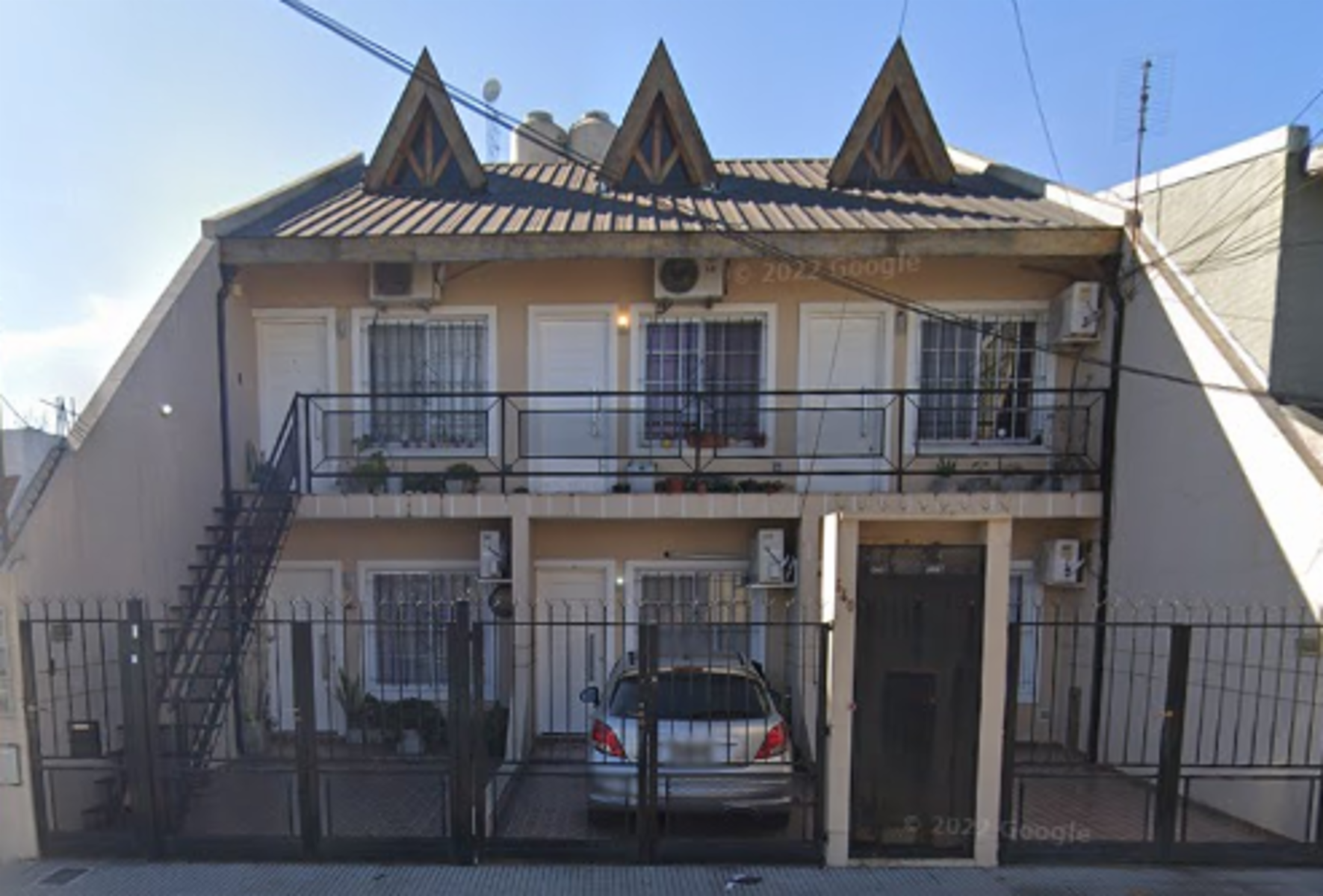 VENTA DUPLEX 3 AMBIENTES FRENTE CON PATIO Y TERRAZA