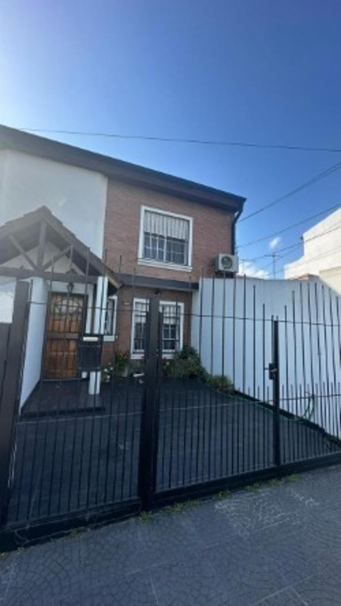 DUPLEX 4 AMBIENTES CON PATIO COCHERA SAN JUSTO