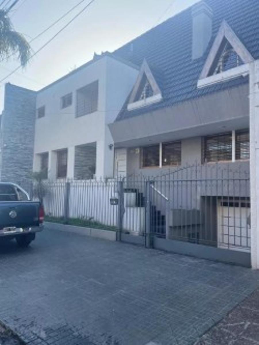 CASA 6 AMBIENTES CON PILETA CLIMATIZADA Y COCHERA RAMOS MEJIA