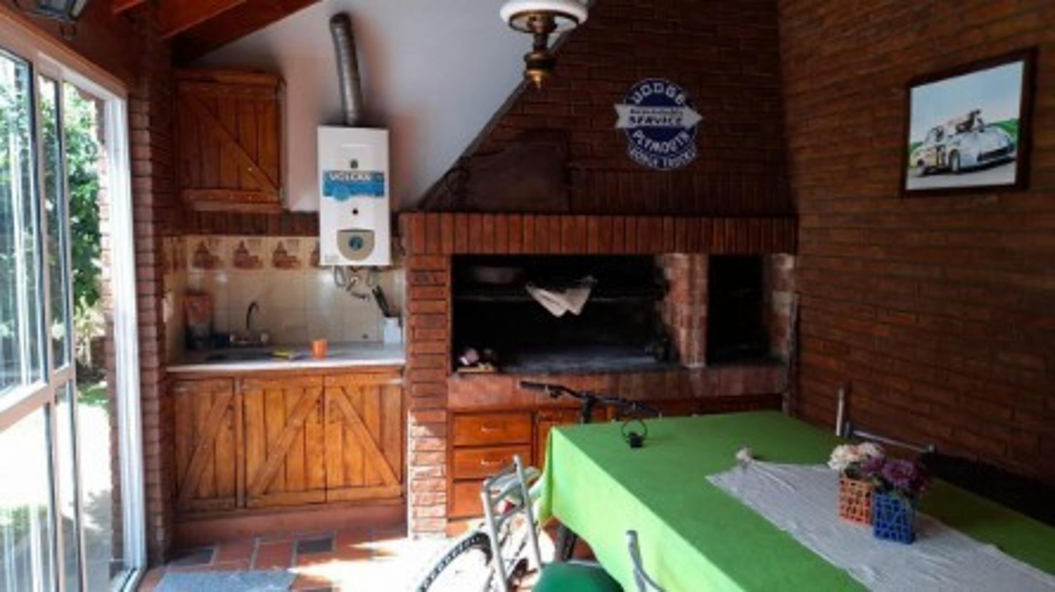VENTA CASA 5 AMBIENTES CON PILETA PARQUE Y COCHERA — foto 10
