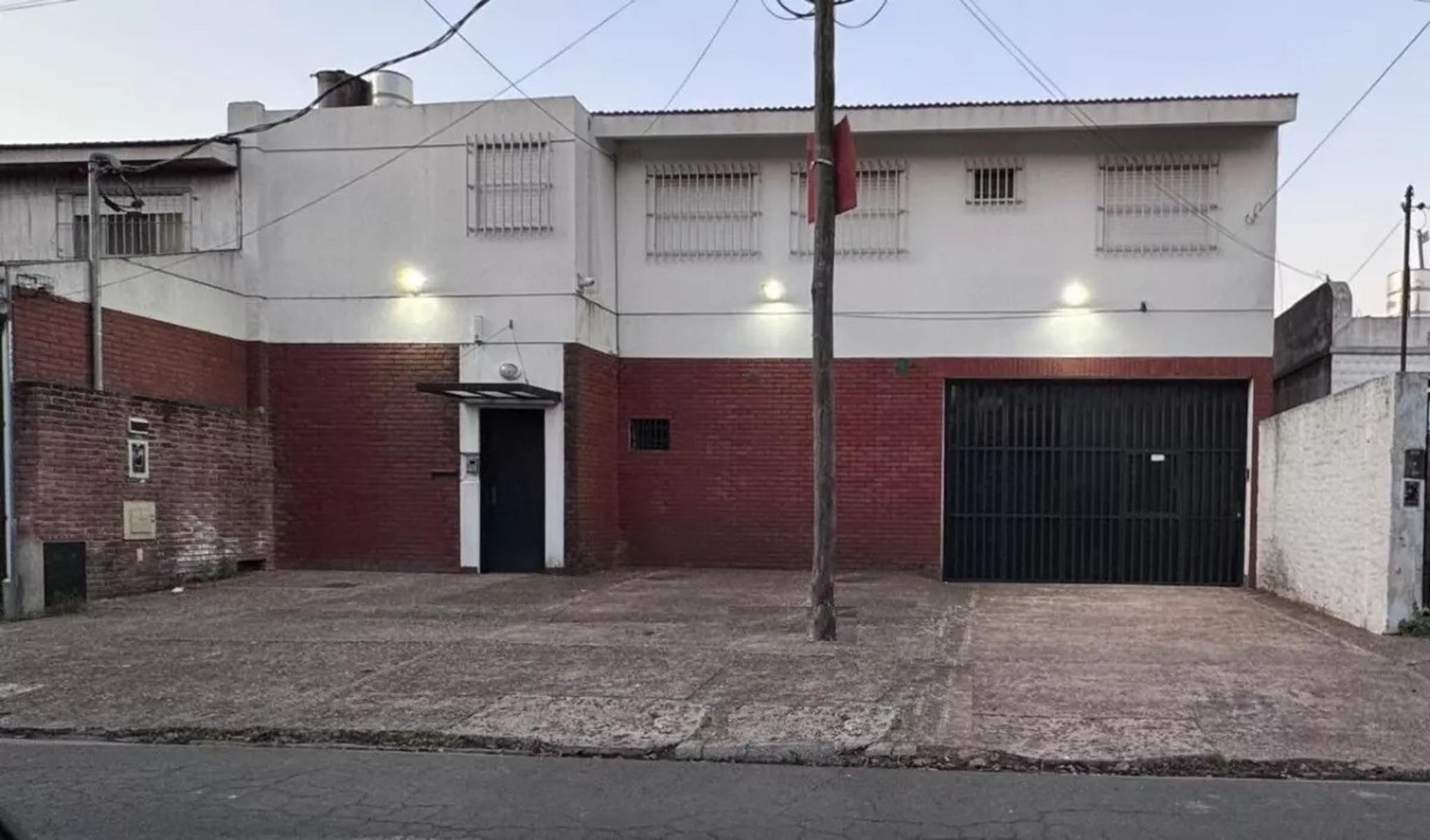 VENTA GALPON COMERCIAL CON DEPOSITO Y OFICINA - CASTELAR