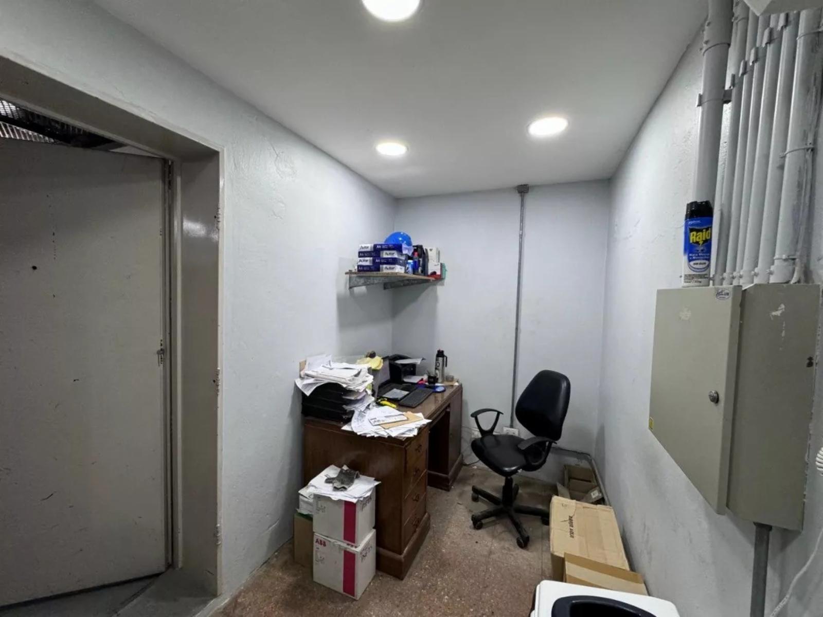 VENTA GALPON COMERCIAL CON DEPOSITO Y OFICINA - CASTELAR — foto 6