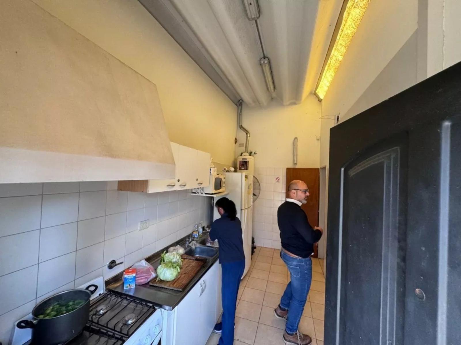 VENTA GALPON COMERCIAL CON DEPOSITO Y OFICINA - CASTELAR — foto 7