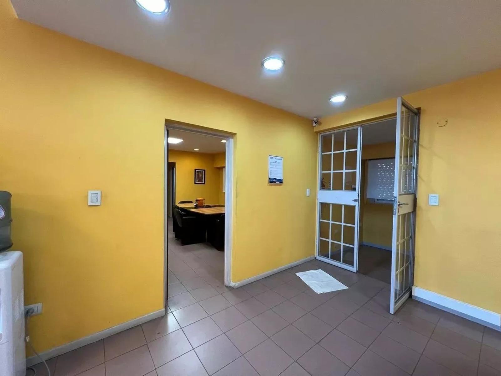 VENTA GALPON COMERCIAL CON DEPOSITO Y OFICINA - CASTELAR — foto 12