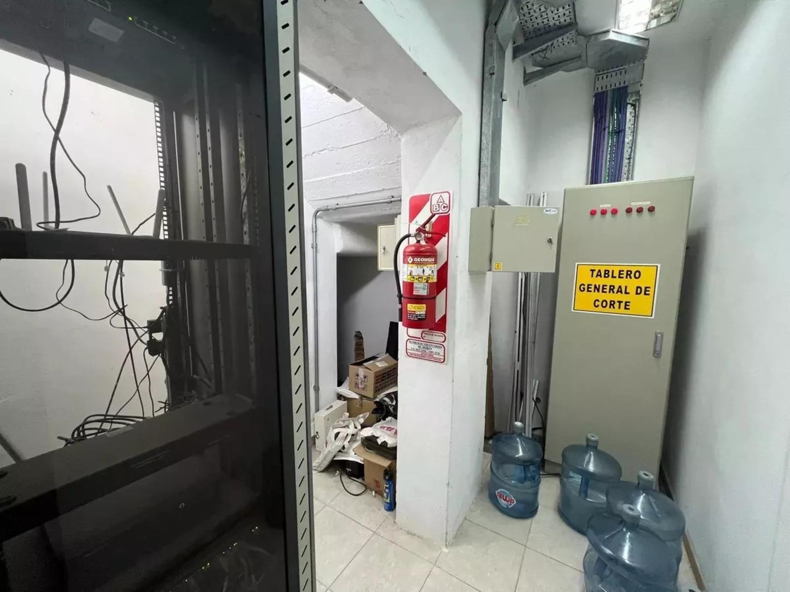 VENTA GALPON COMERCIAL CON DEPOSITO Y OFICINA - CASTELAR — foto 13
