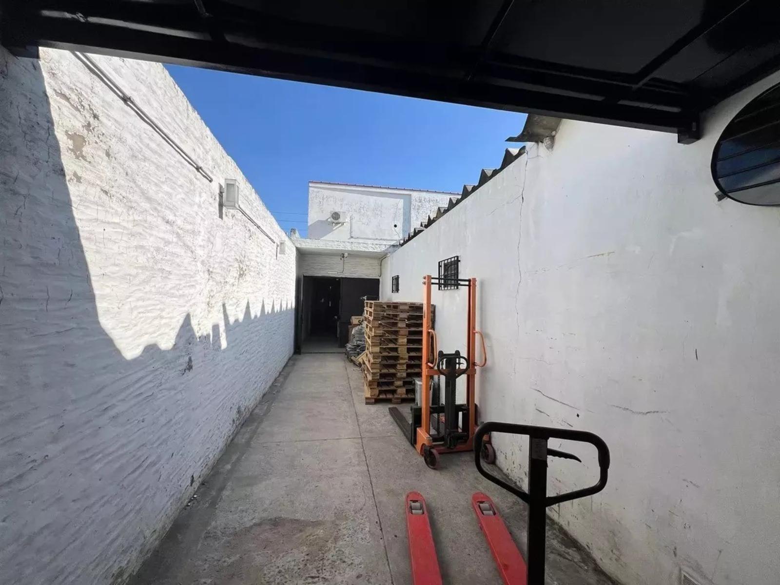 VENTA GALPON COMERCIAL CON DEPOSITO Y OFICINA - CASTELAR — foto 15
