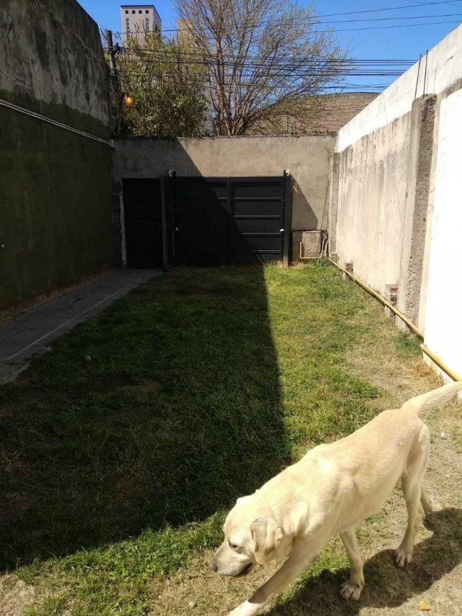 VENTA CASA SOBRE LOTE PROPIO 3 AMBIENTES CON DOS COCHERAS - CASEROS