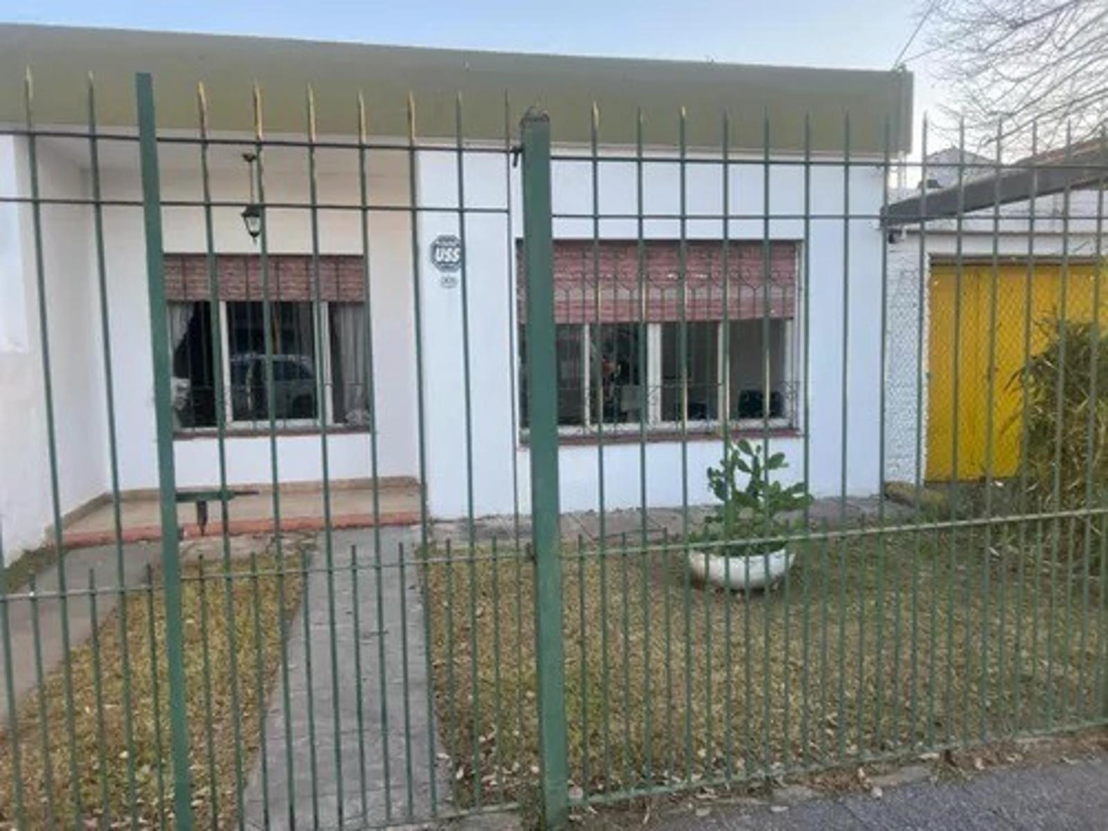 VENTA DOS CASAS IDEAL DOS FAMILIAS/CONSTRUCTOR - ITUZAINGO