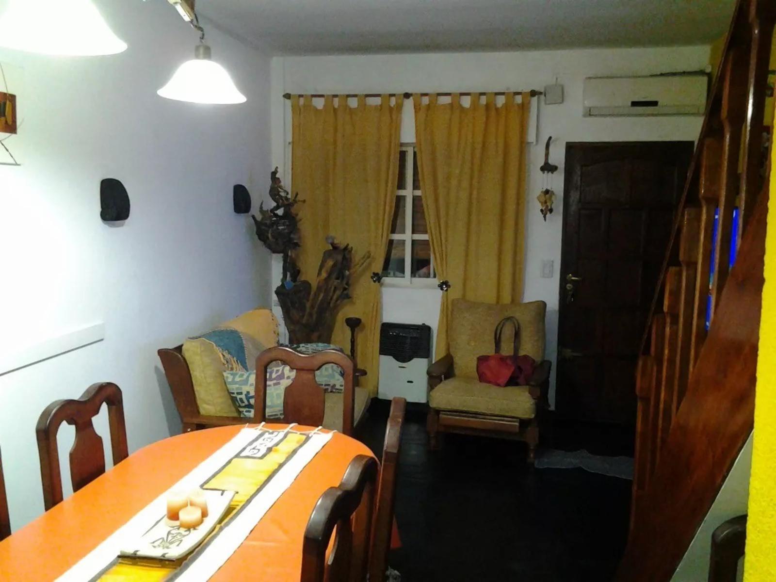 VENTA DUPLEX 3 AMBIENTES CON PATIO Y COCHERA LOMAS DEL MIRADOR - 1