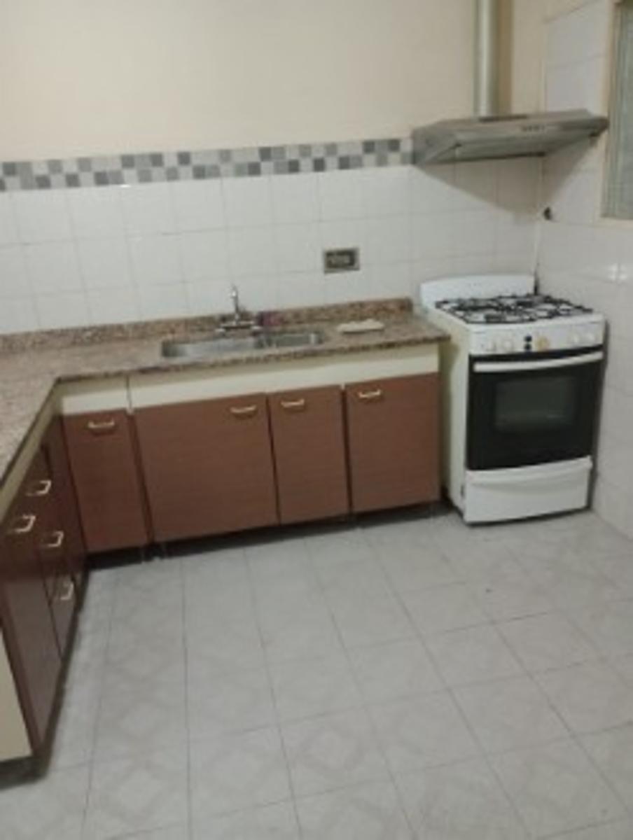 CASA EN VENTA CON GARAGE IDEAL INVERSOR — foto 7