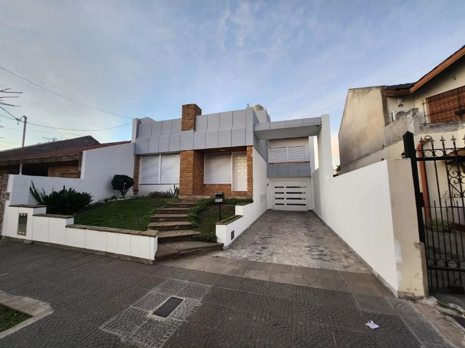 VENTA CASA CON PATIO, COCHERA, JARDIN, TERRAZA SAN JUSTO