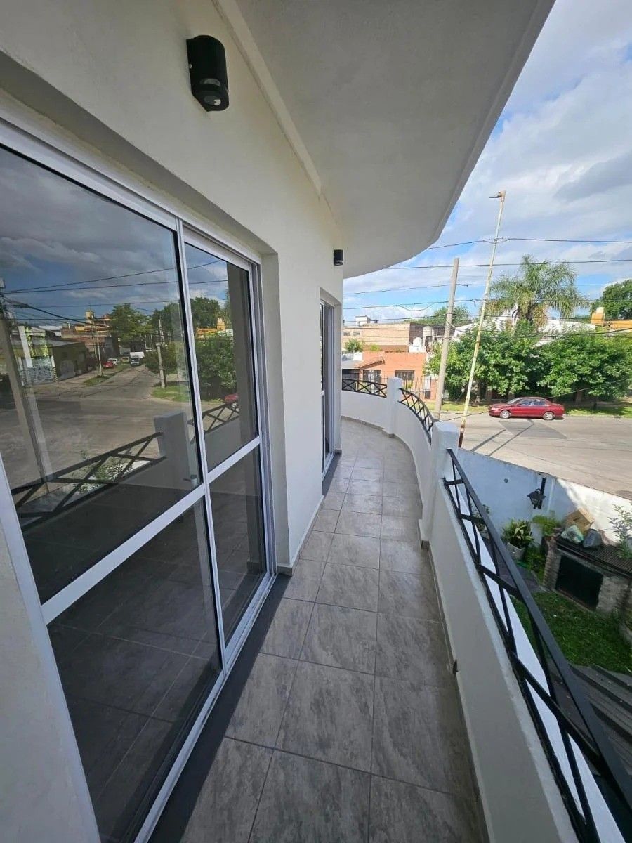 PH 3 AMBIENTES EN PLANTA ALTA CON TERRAZA - EL PALOMAR