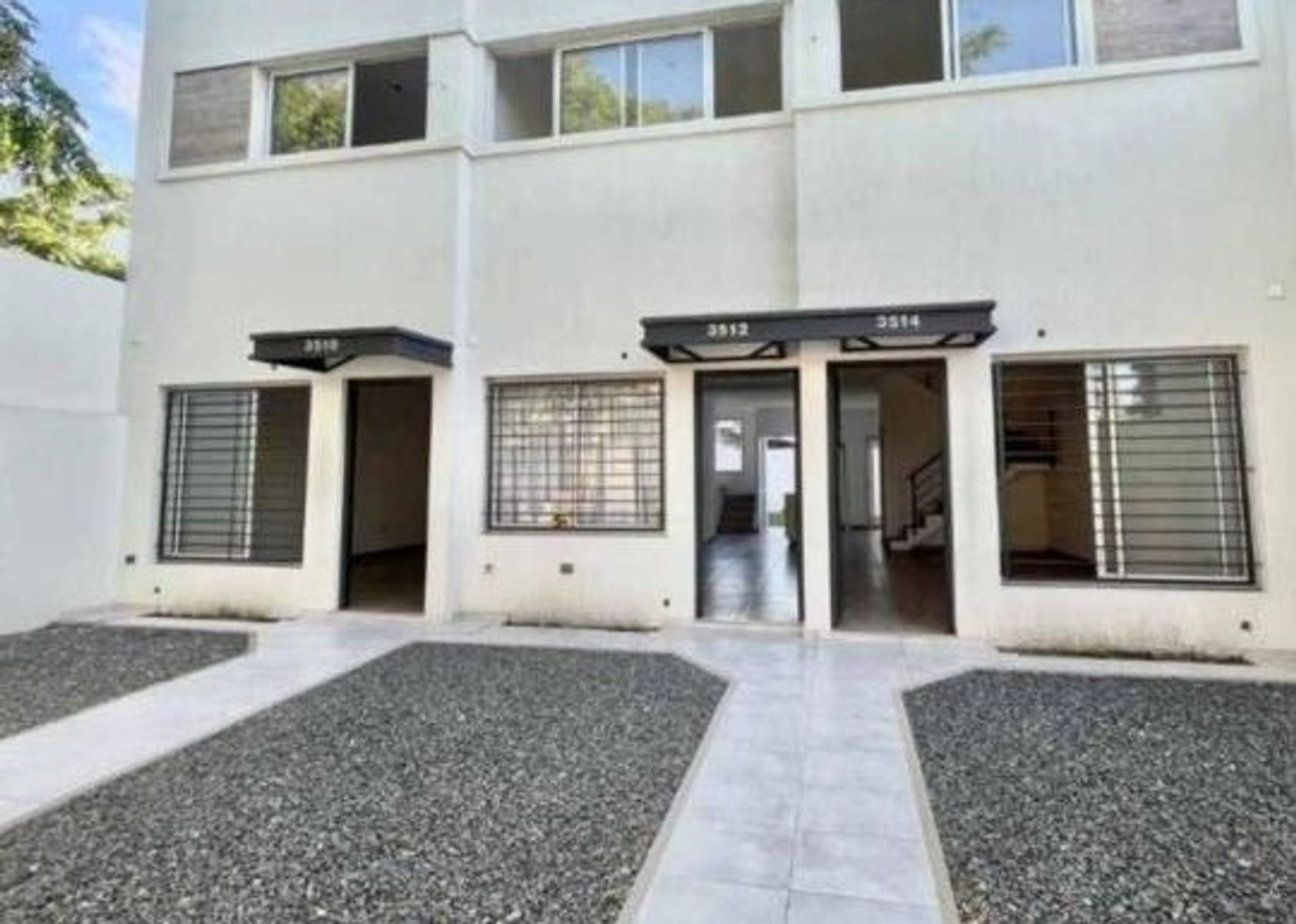 VENTA DUPLEX 3 AMBIENTES A ESTRENAR CON PATIO Y COCHERA DESCUBIERTA
