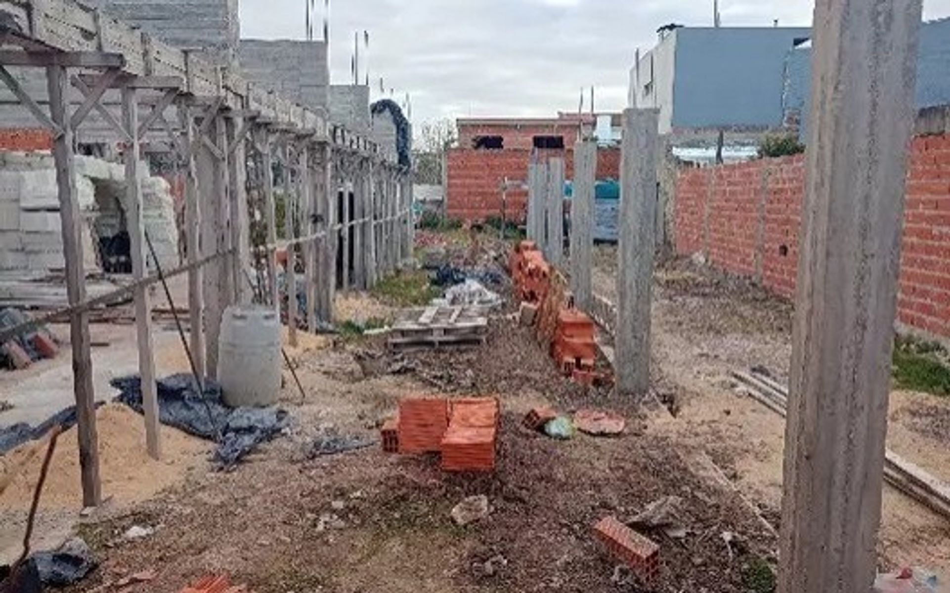 VENTA LOTE, GALPON A TERMINAR — foto 2