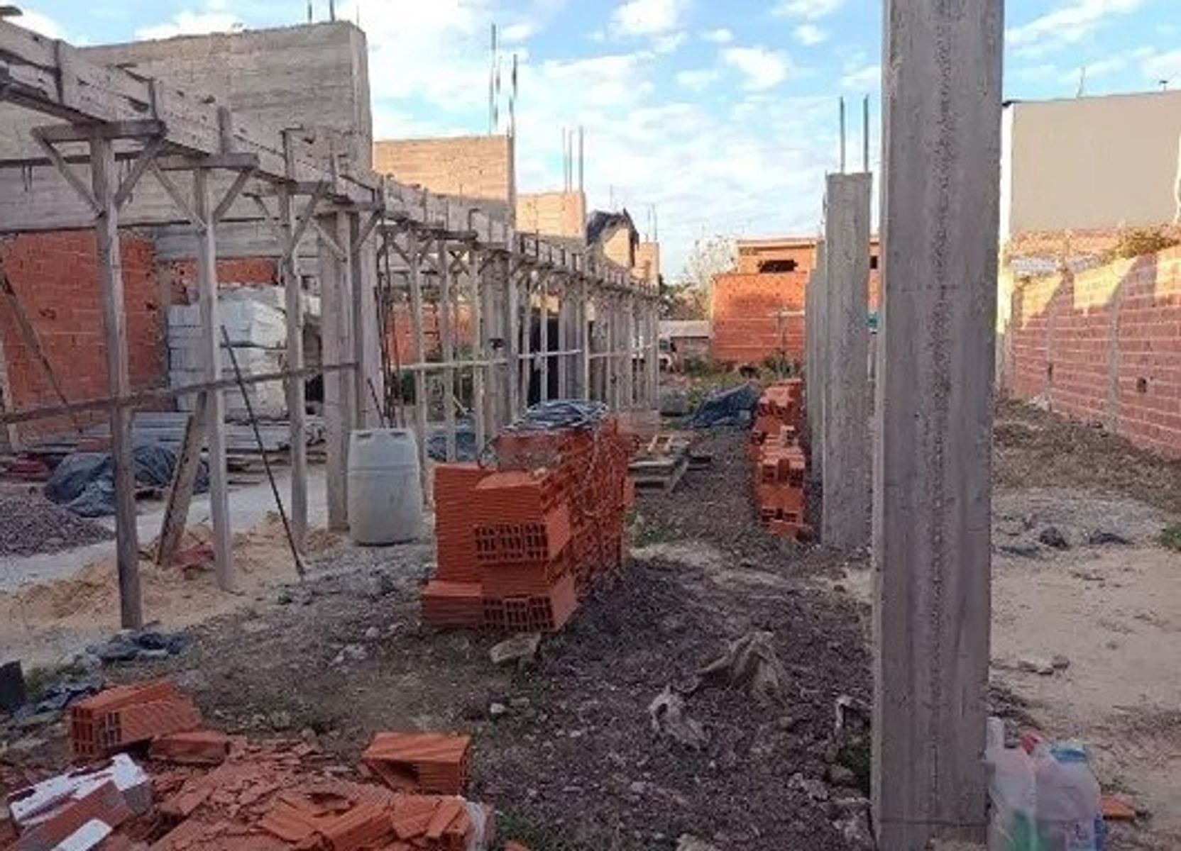 VENTA LOTE, GALPON A TERMINAR — foto 3