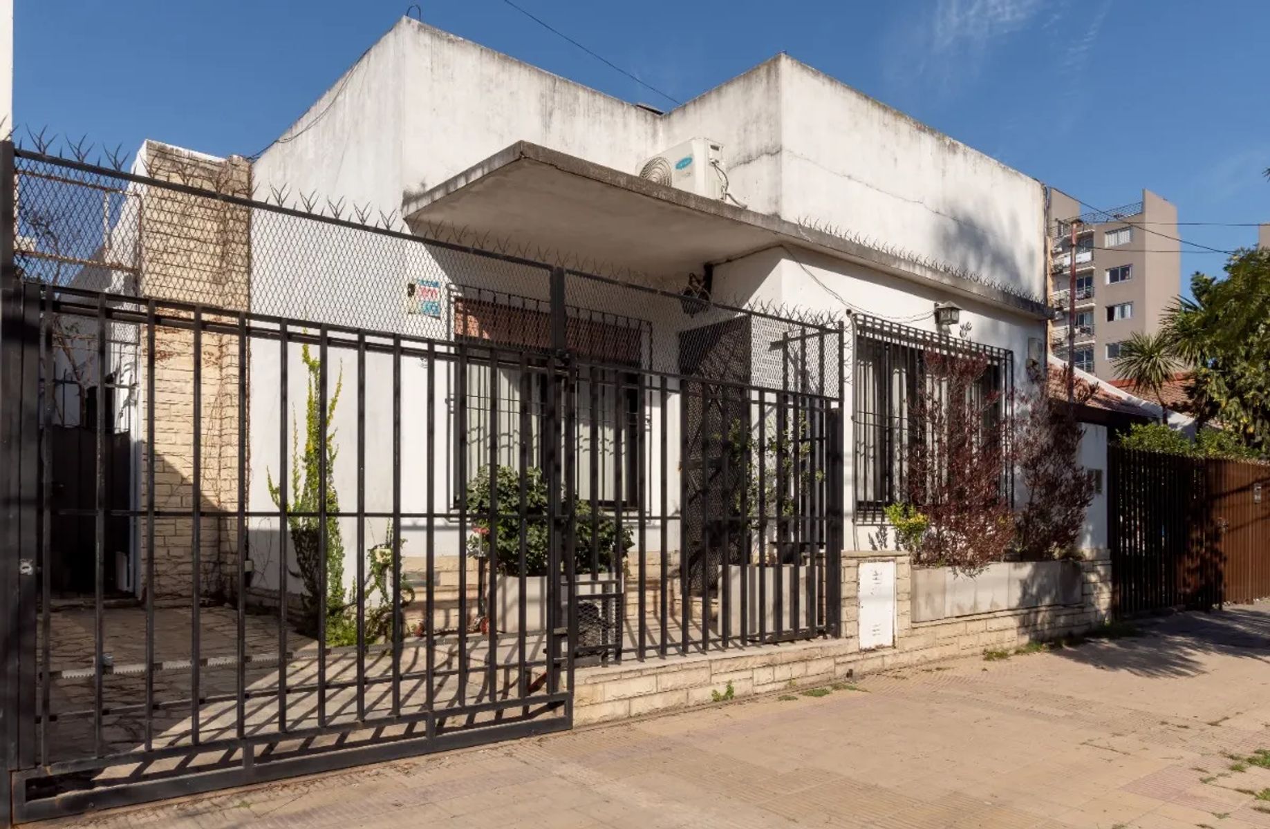 VENTA CASA 5 AMBIENTE CON JARDIN Y COCHERA MORON — foto 5