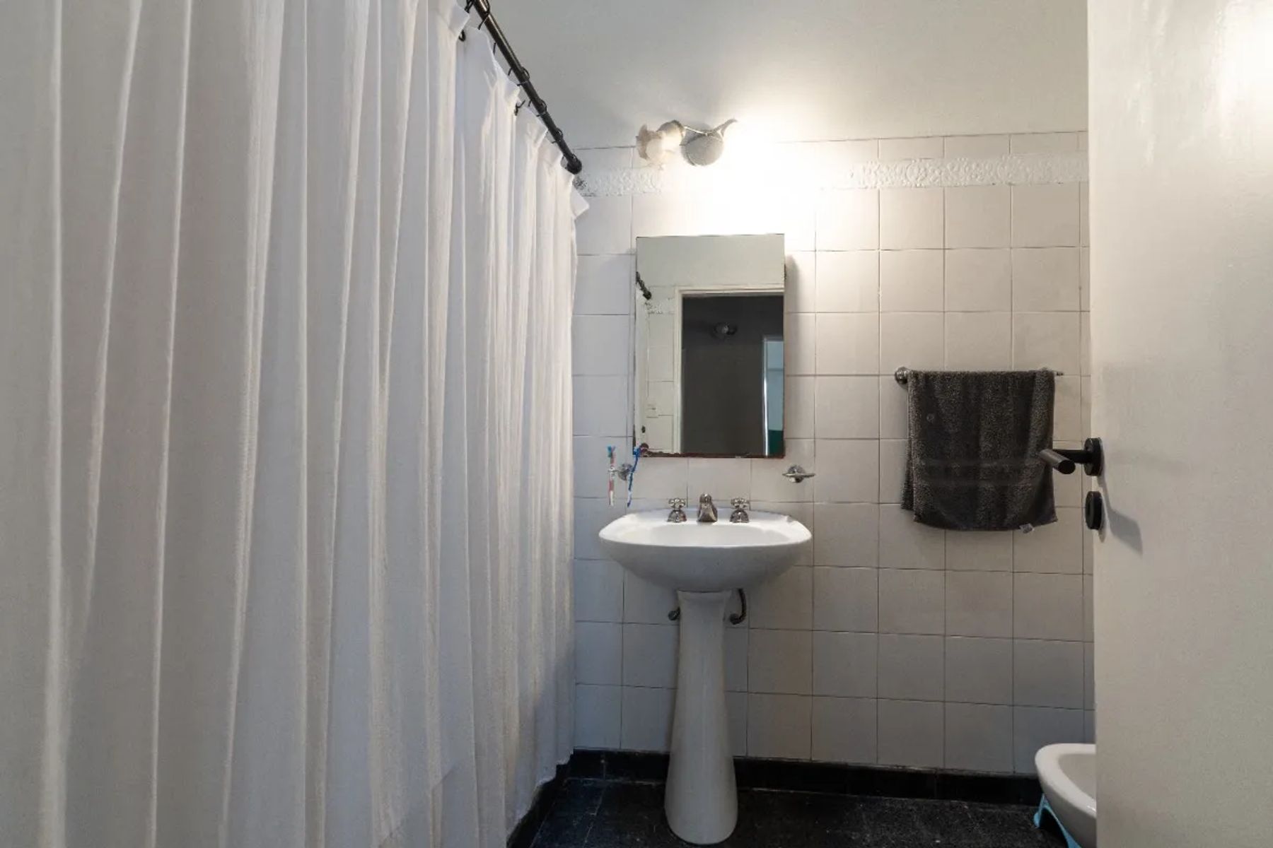 VENTA CASA 5 AMBIENTE CON JARDIN Y COCHERA MORON — foto 11