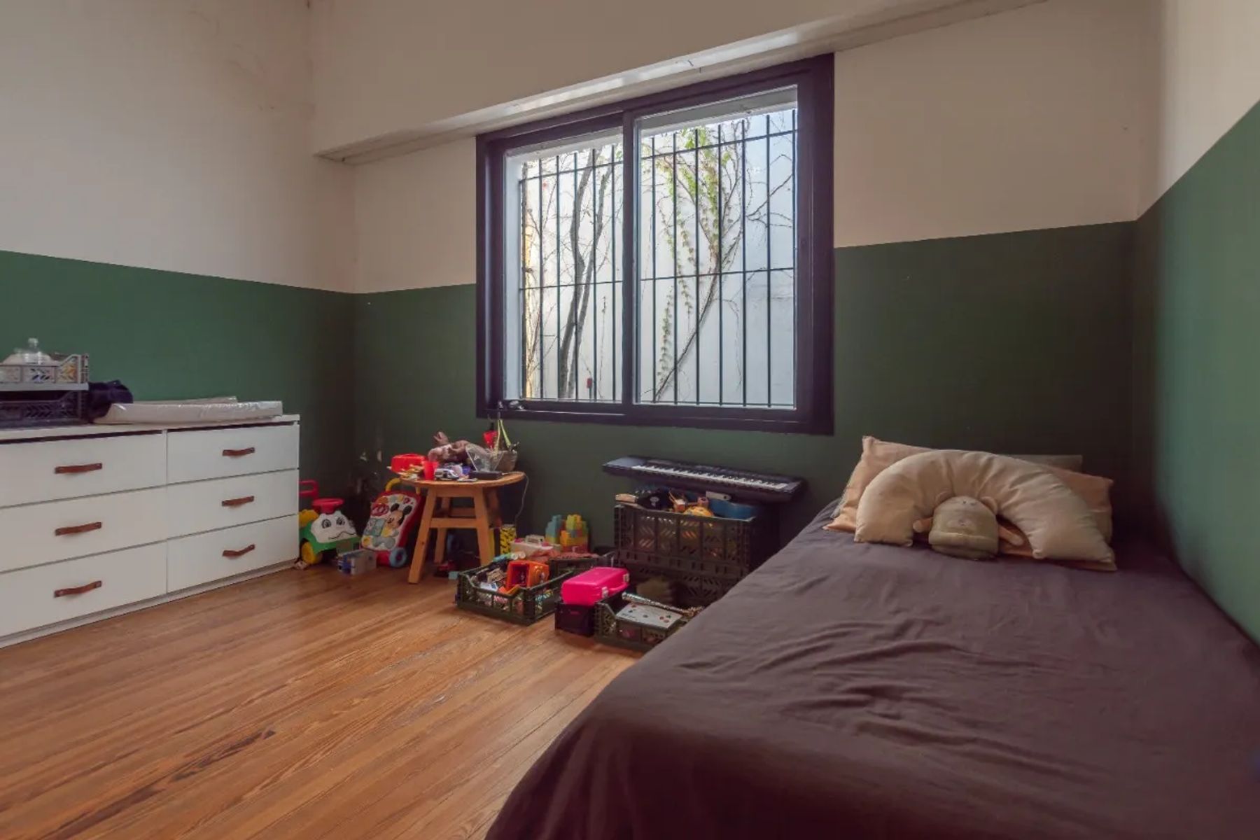 VENTA CASA 5 AMBIENTE CON JARDIN Y COCHERA MORON — foto 12