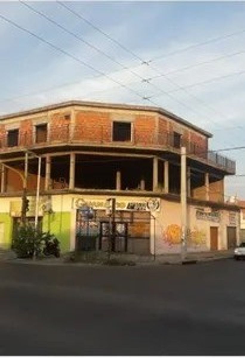 VENTA LOCAL COMERCIAL A TERMINAR VILLA LUZURIAGA