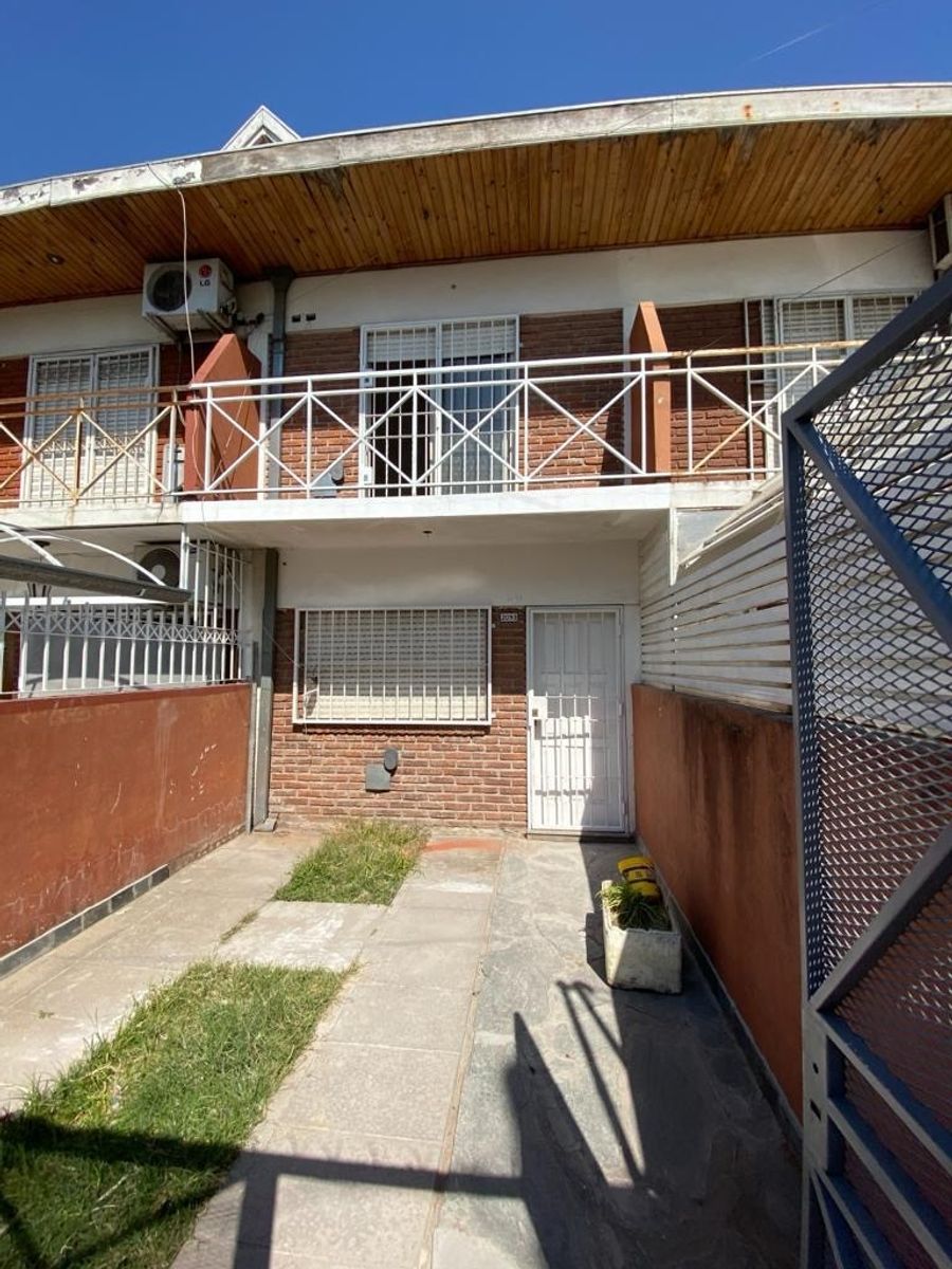 Venta Tablada Duplex al frente 3 ambientes con cochera y patio