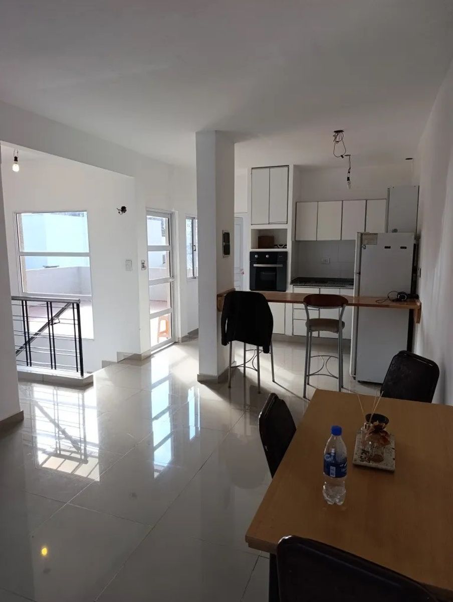 VENTA DEPARTAMENTO 4 AMBIENTES CON PATIO Y TERRAZA