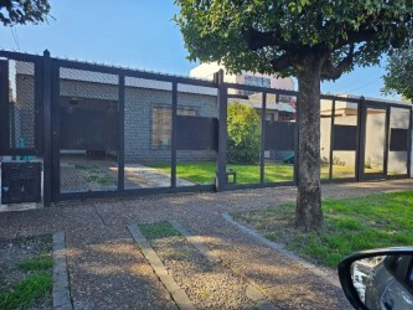 VENTA - CASA 4 AMBIENTES CON PILETA,JARDIN Y COCHERA ITUZAINGO — foto 3