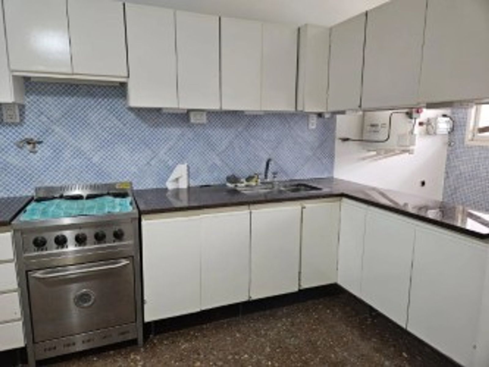 VENTA - CASA 4 AMBIENTES CON PILETA,JARDIN Y COCHERA ITUZAINGO — foto 5