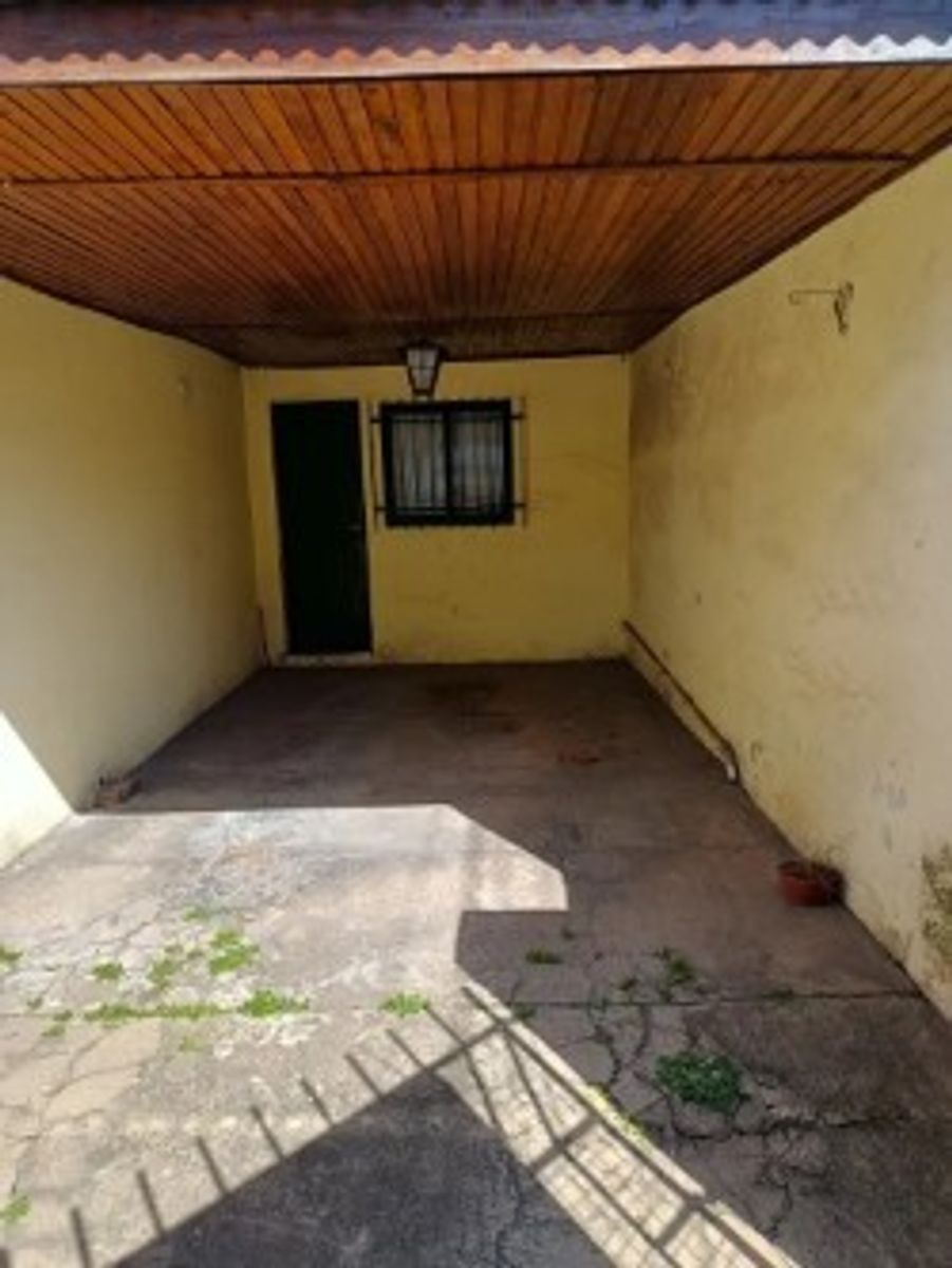 VENTA - CASA 4 AMBIENTES CON PATIO TRASERO Y COCHERA VILLA LUZURIAGA — foto 5