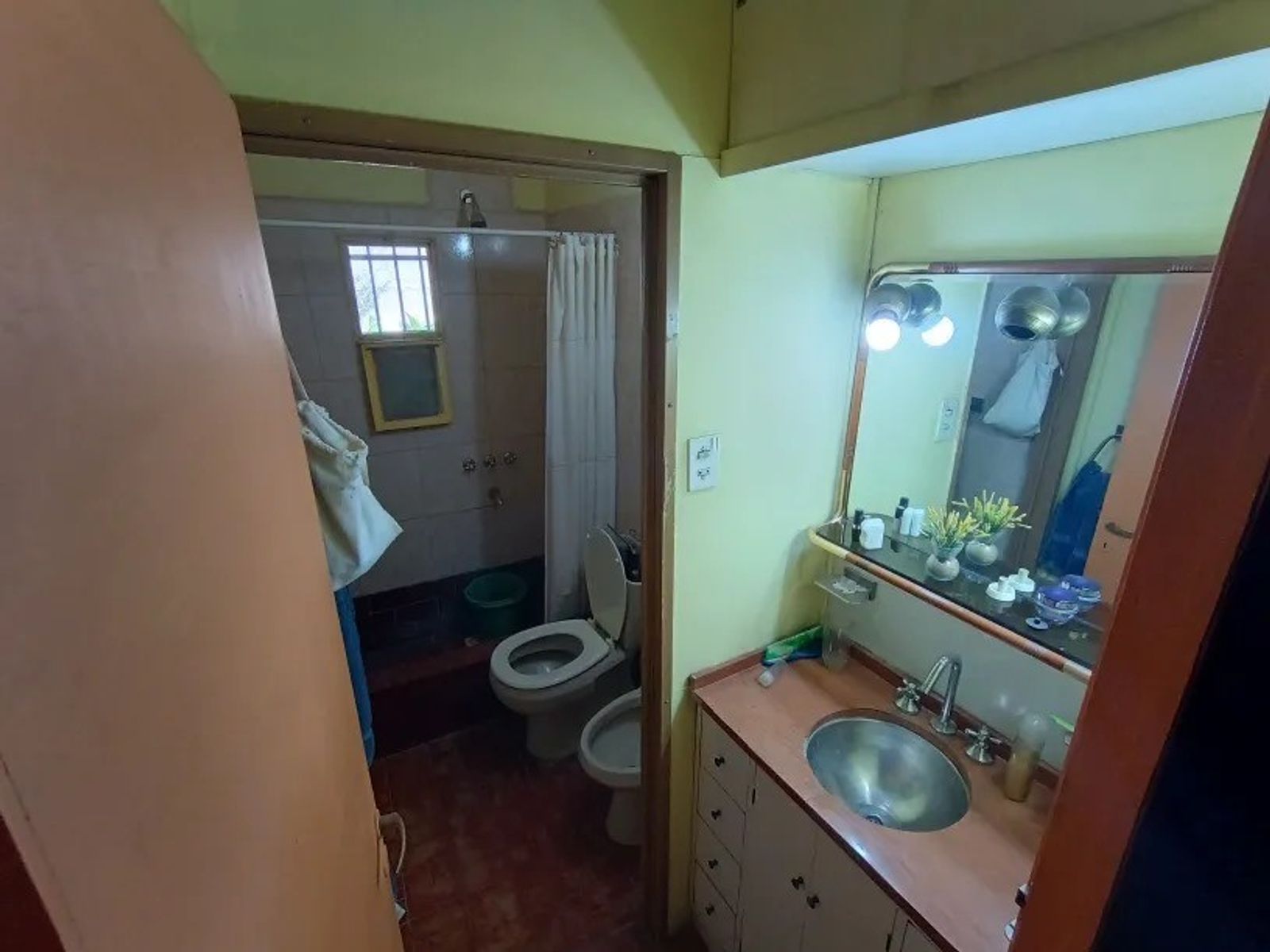 VENTA - CASA 4 AMBIENTES CON PATIO TRASERO Y COCHERA VILLA LUZURIAGA — foto 6