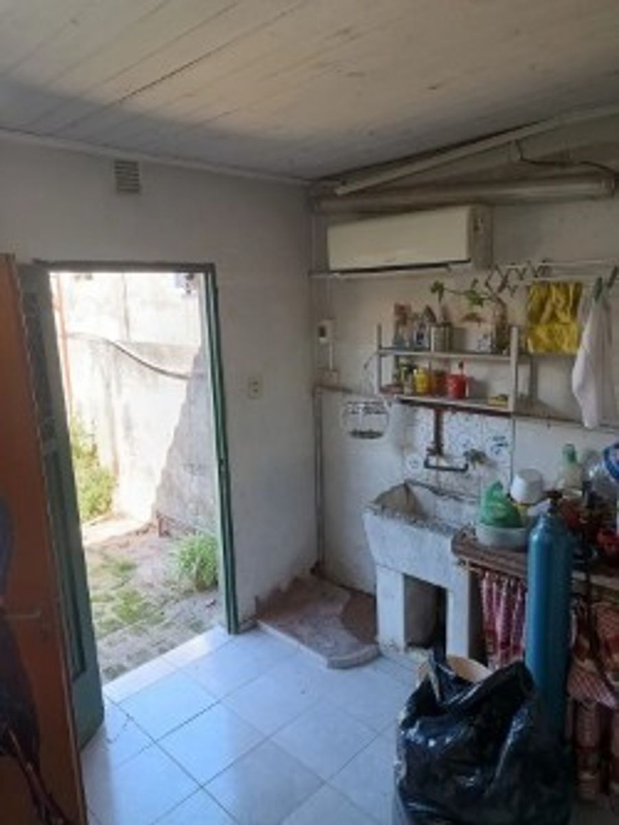 VENTA - CASA 4 AMBIENTES CON PATIO TRASERO Y COCHERA VILLA LUZURIAGA — foto 13