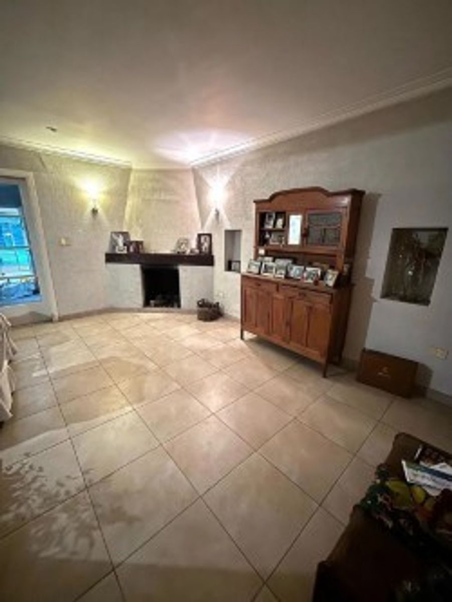 VENTA - CHALET 7 AMBIENTES SOBRE LOTE PROPIO CON PATIO Y JARDIN CASTELAR — foto 3