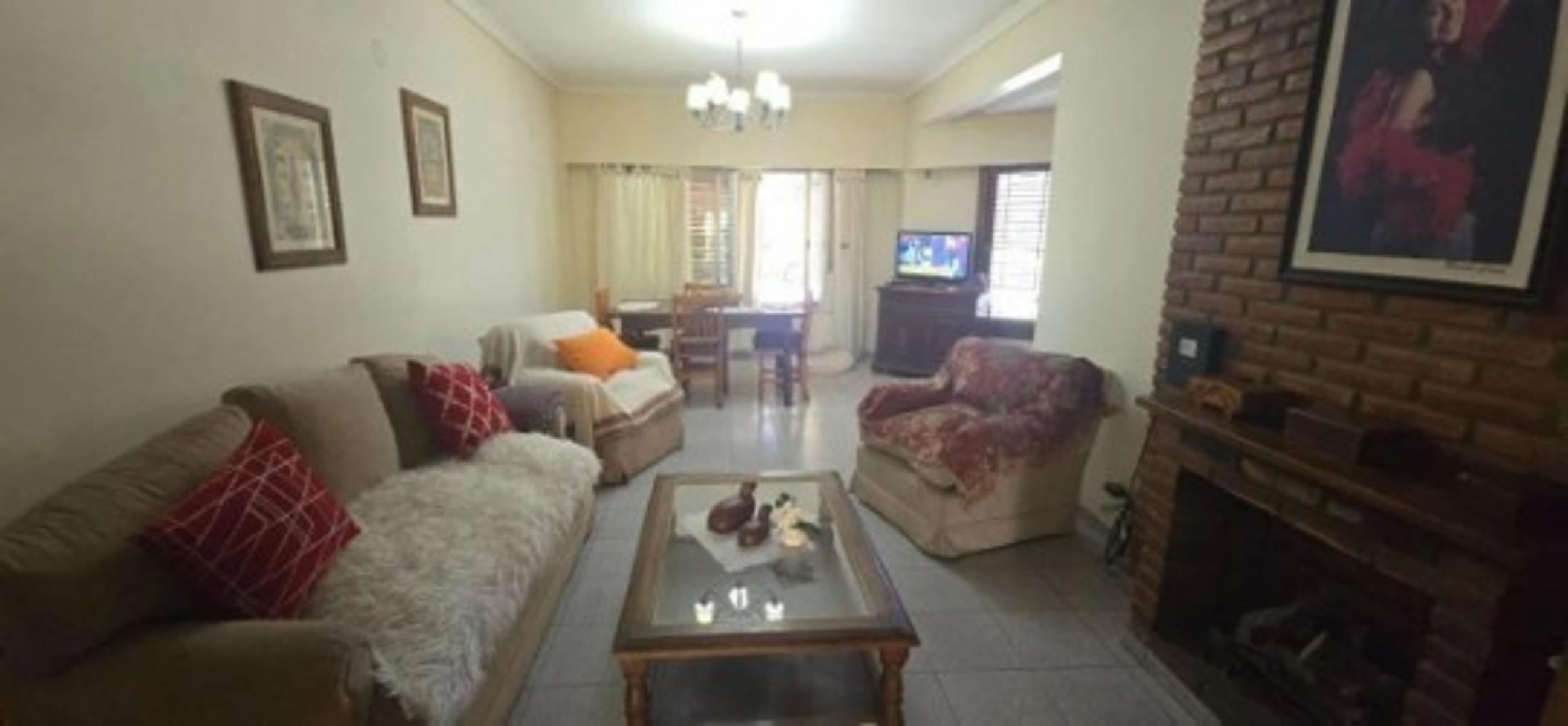 VENTA - CHALET 5 AMBIENTES FONDO LIBRE Y COCHERA — foto 5