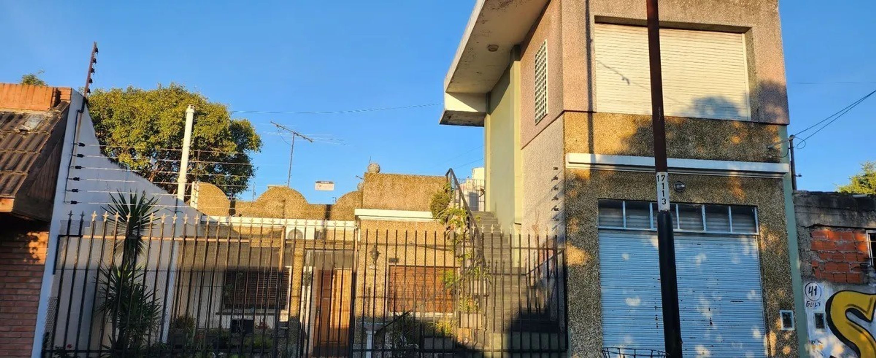 VENTA - CASA 4 AMBIENTES CON JARDIN, COCHERA Y TERRAZA SAN JUSTO