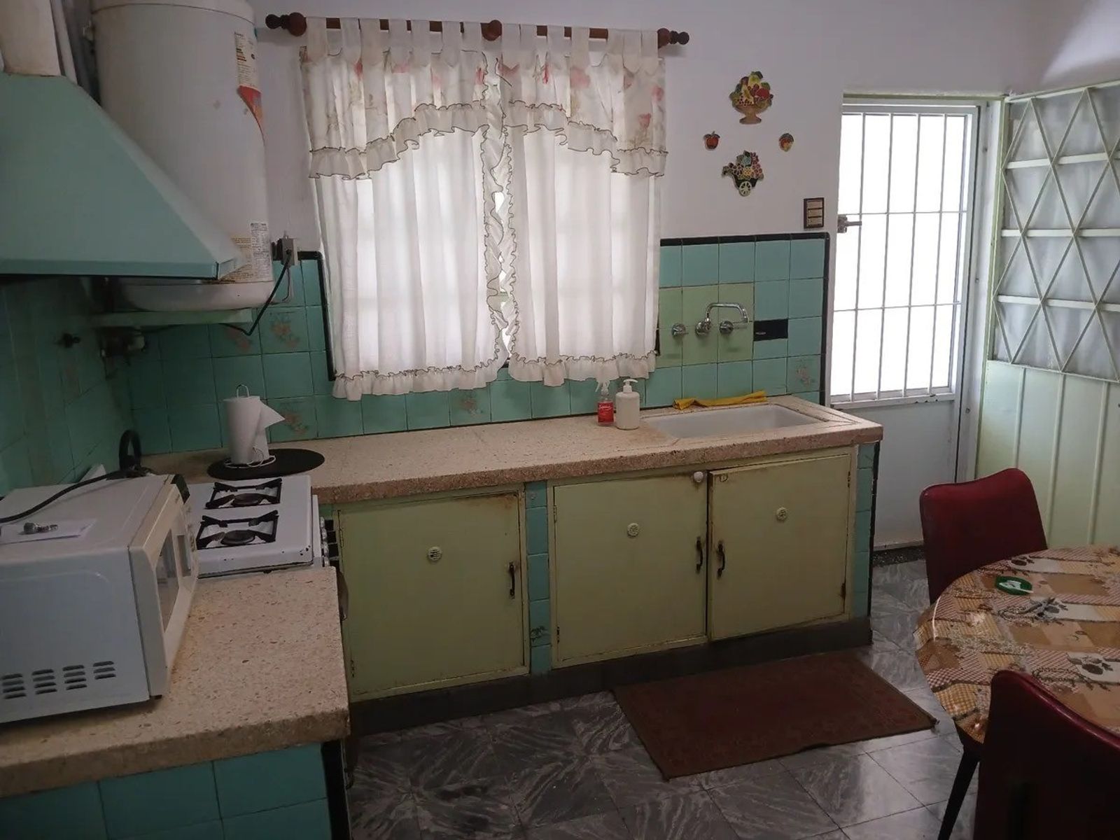 VENTA - CASA 3 AMBIENTES CON DOS COCHERAS MORON — foto 3