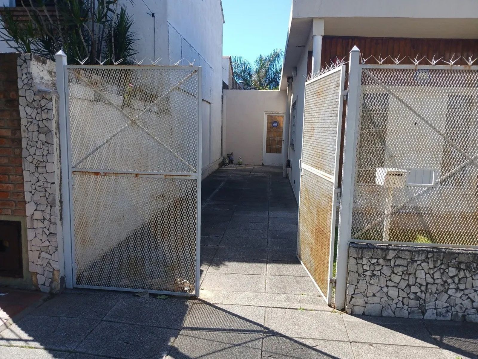 VENTA - CASA 3 AMBIENTES CON DOS COCHERAS MORON — foto 13