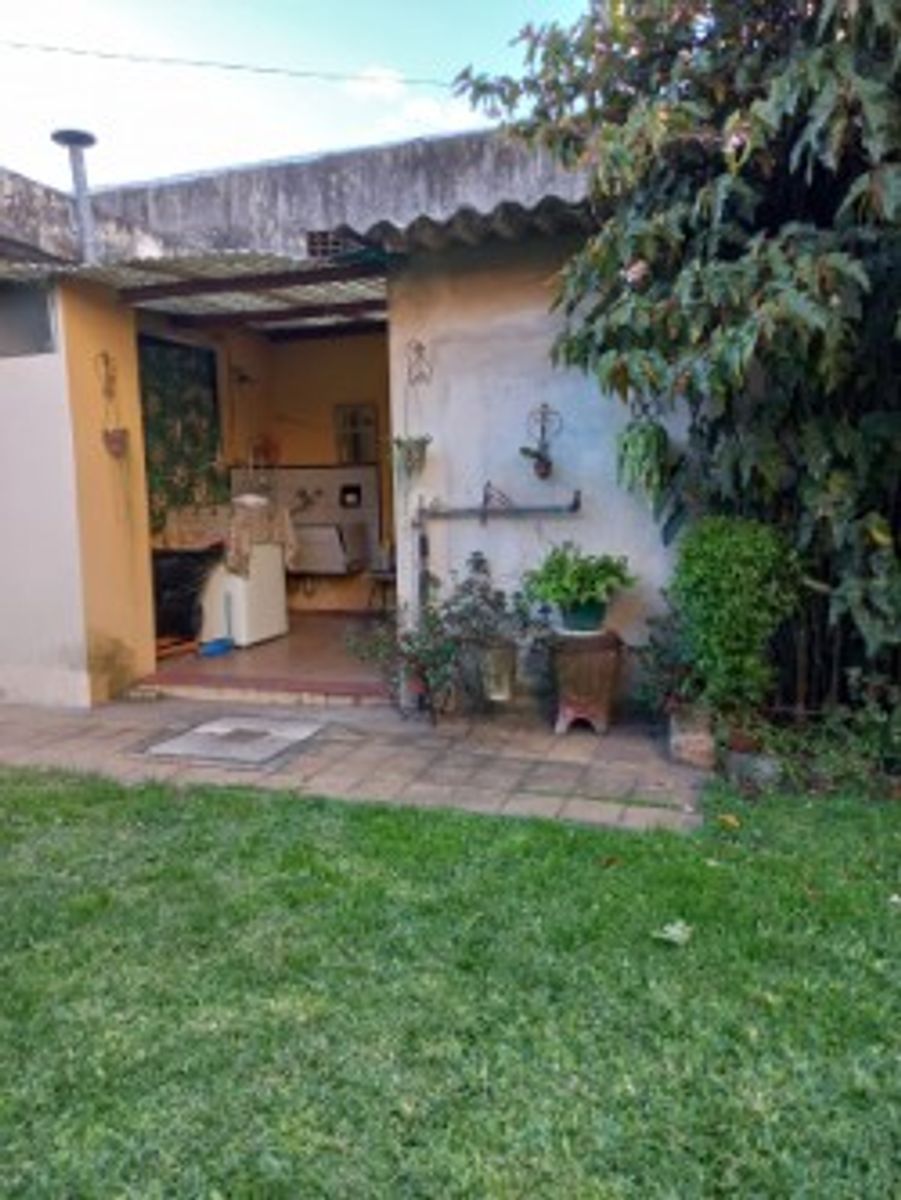 Venta - Casa 3 Ambientes con Jardin y Terraza Morón — foto 2