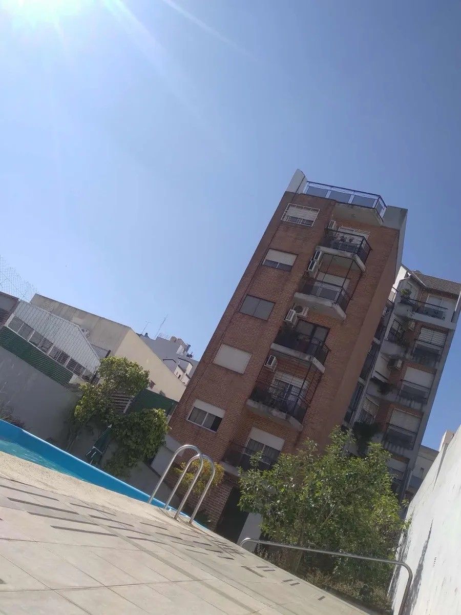 VENTA - DEPARTAMENTO 3 AMBIENTES CON PATIO,PILETA Y COCHERA RAMOS MEJIA — foto 2