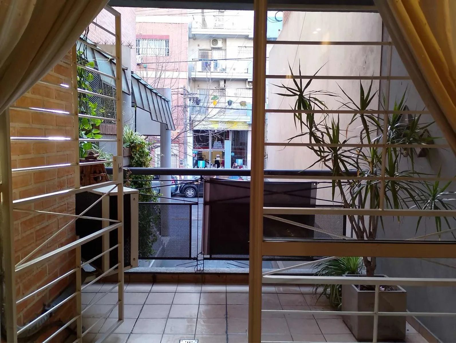 VENTA - DEPARTAMENTO 3 AMBIENTES CON PATIO,PILETA Y COCHERA RAMOS MEJIA — foto 4