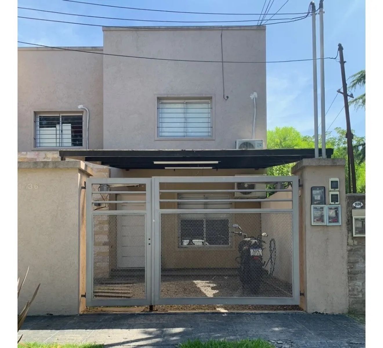 VENTA - DUPLEX 4 AMBIENTES CON PATIO Y COCHERA ITUZAINGO
