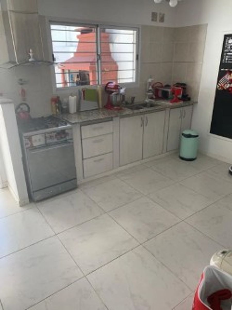 VENTA - DUPLEX 4 AMBIENTES CON PATIO Y COCHERA ITUZAINGO — foto 4